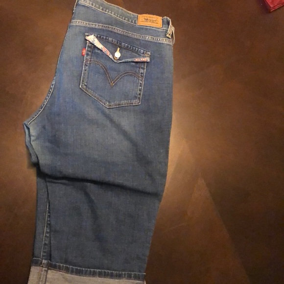 Levi's Denim - Levi’s Capri’s Levi's Denim - Levi’s Capri’s
